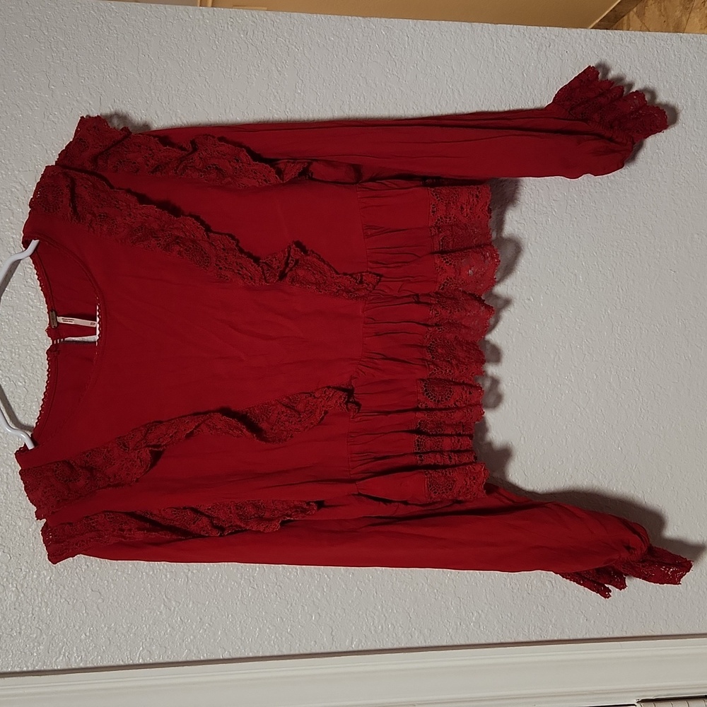 Elegant Red Lace Trim Blouse - Picture 2 of 6